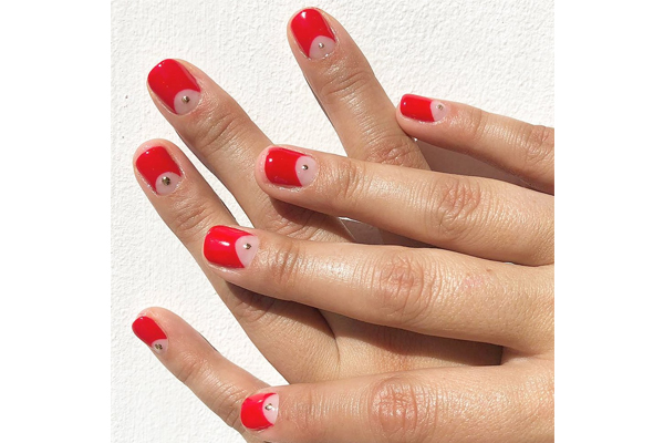 जानें नाखूनों पर नेल पॉलिश लगाने का सही तरीका, ऐसे दें नेल्स को बेस्ट और  अट्रैक्टिव लुक - how to apply nail polish for best and attractive nail look  – News18 हिंदी